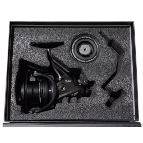   Haldorádó Black Edition BC 14000 LCS Freilaufrolle für Großkarpfen mit Ersatzspule, in einer Geschenkbox